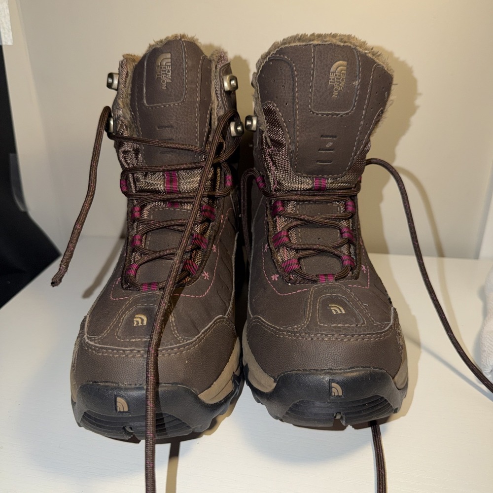 The North Face Women's Size 7 Insulated Waterproof Hiking Snow Boots HydroSeal